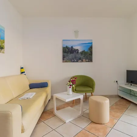 Luxury Ruzmarina With New Heated Infinity Pool And Lounge Area Apartment *