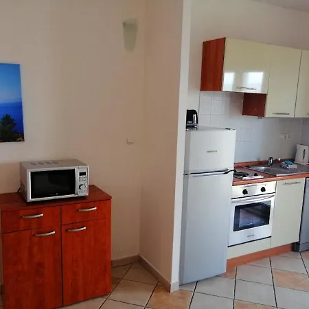 Apartment Luxury Ruzmarina With New Heated Infinity Pool And Lounge Area