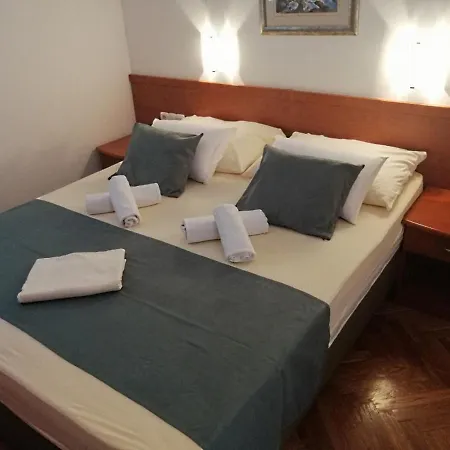 Luxury Ruzmarina With New Heated Infinity Pool And Lounge Area Апартаменты Marusici (Split-Dalmatia)
