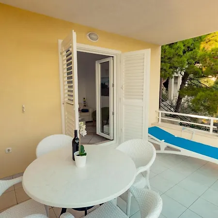 Luxury Ruzmarina With New Heated Infinity Pool And Lounge Area Апартаменты