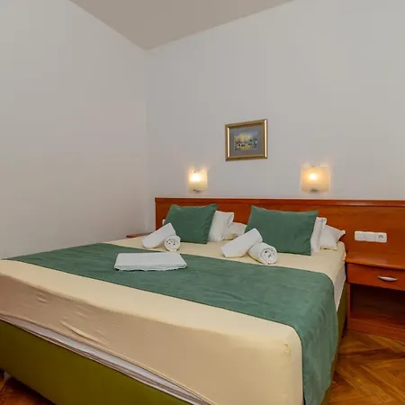 Luxury Ruzmarina With New Heated Infinity Pool And Lounge Area
