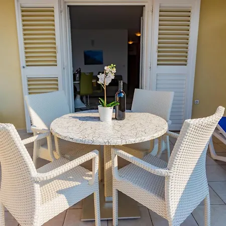 Apartment Luxury Ruzmarina With New Heated Infinity Pool And Lounge Area *