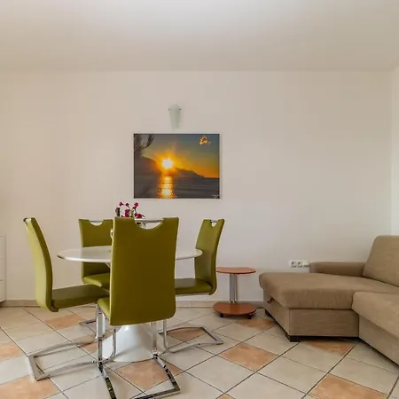 Luxury Ruzmarina With New Heated Infinity Pool And Lounge Area Apartment *