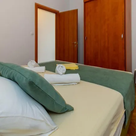 Apartment Luxury Ruzmarina With New Heated Infinity Pool And Lounge Area