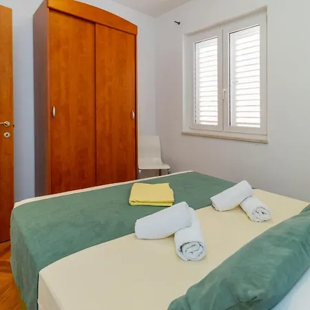 Luxury Ruzmarina With New Heated Infinity Pool And Lounge Area Apartment Marusici (Split-Dalmatia)