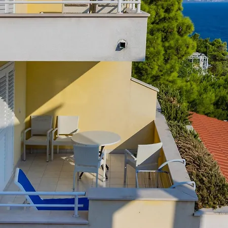 Apartment Luxury Ruzmarina With New Heated Infinity Pool And Lounge Area Marusici (Split-Dalmatia)