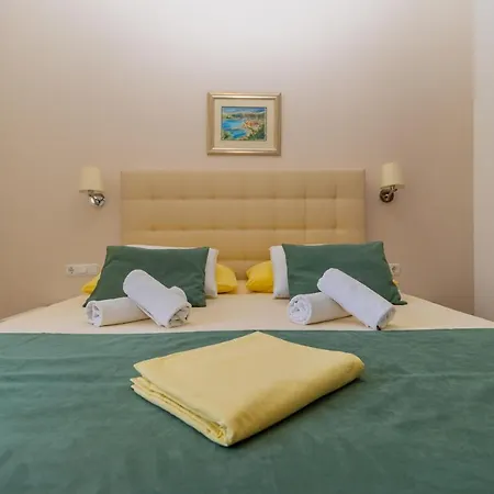 Luxury Ruzmarina With New Heated Infinity Pool And Lounge Area * Marusici (Split-Dalmatia)