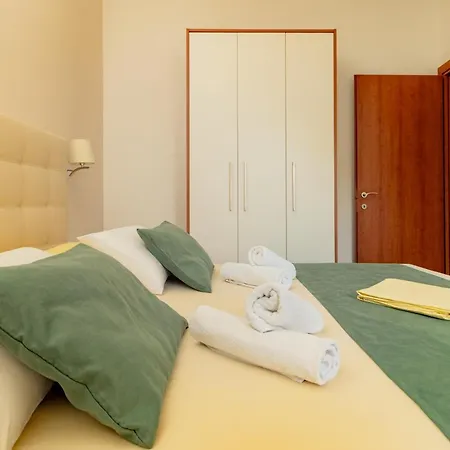 Apartment Luxury Ruzmarina With New Heated Infinity Pool And Lounge Area *