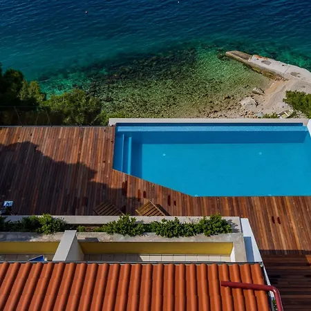 Apartment Luxury Ruzmarina With New Heated Infinity Pool And Lounge Area