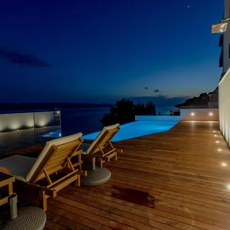 Luxury Ruzmarina With New Heated Infinity Pool And Lounge Area *