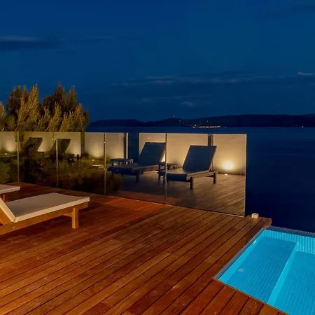 Apartment Luxury Ruzmarina With New Heated Infinity Pool And Lounge Area