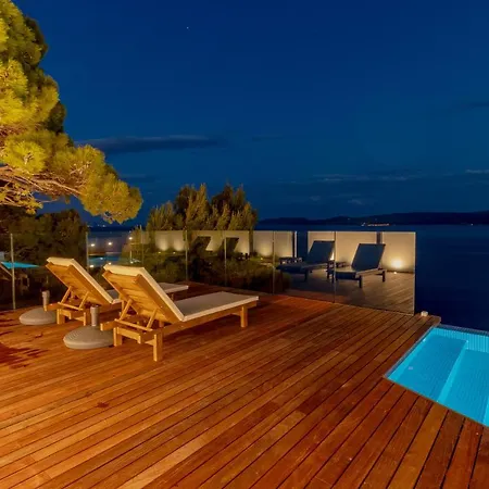 Luxury Ruzmarina With New Heated Infinity Pool And Lounge Area Апартаменты Marusici (Split-Dalmatia)