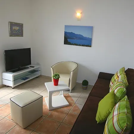 Luxury Ruzmarina With New Heated Infinity Pool And Lounge Area Апартаменты *