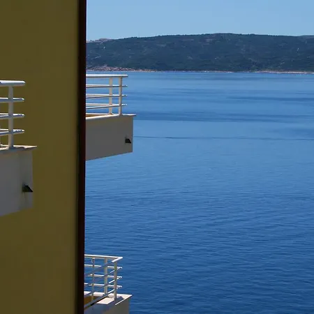 Luxury Ruzmarina With New Heated Infinity Pool And Lounge Area Апартаменты