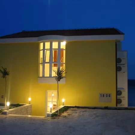 Luxury Ruzmarina With New Heated Infinity Pool And Lounge Area Апартаменты Marusici (Split-Dalmatia)