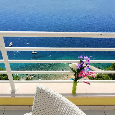 Апартаменты Luxury Ruzmarina With New Heated Infinity Pool And Lounge Area *