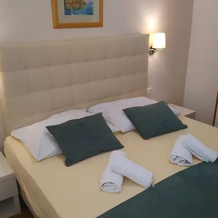 Luxury Ruzmarina With New Heated Infinity Pool And Lounge Area Апартаменты Marusici (Split-Dalmatia)