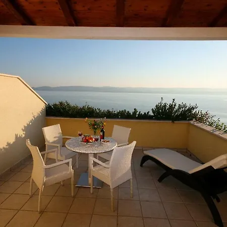 Luxury Ruzmarina With New Heated Infinity Pool And Lounge Area Апартаменты *