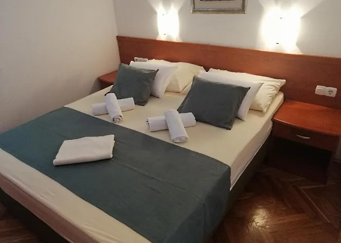 Luxury Ruzmarina With New Heated Infinity Pool And Lounge Area Apartman Marusici (Split-Dalmatia)