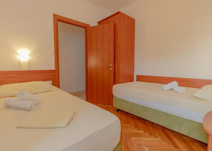 Luxury Ruzmarina With New Heated Infinity Pool And Lounge Area *