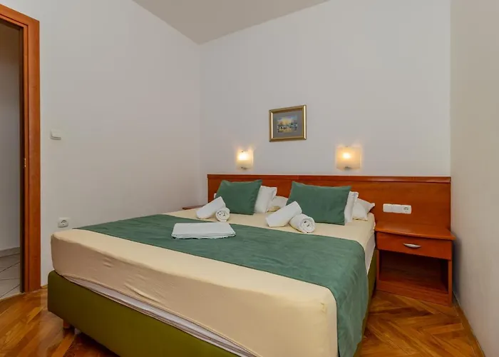 Luxury Ruzmarina With New Heated Infinity Pool And Lounge Area