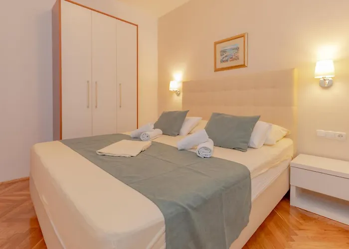 Luxury Ruzmarina With New Heated Infinity Pool And Lounge Area Apartman