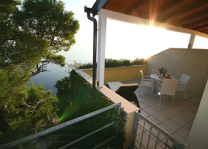 Apartman Luxury Ruzmarina With New Heated Infinity Pool And Lounge Area Marusici (Split-Dalmatia)