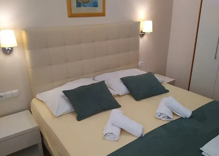 Luxury Ruzmarina With New Heated Infinity Pool And Lounge Area Apartman Marusici (Split-Dalmatia)